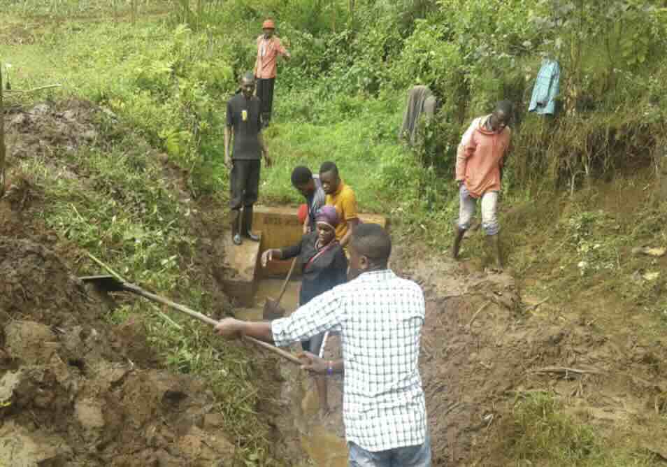 Travaux communautaires d’aménagement des sources d’eaux potables à Ngandja